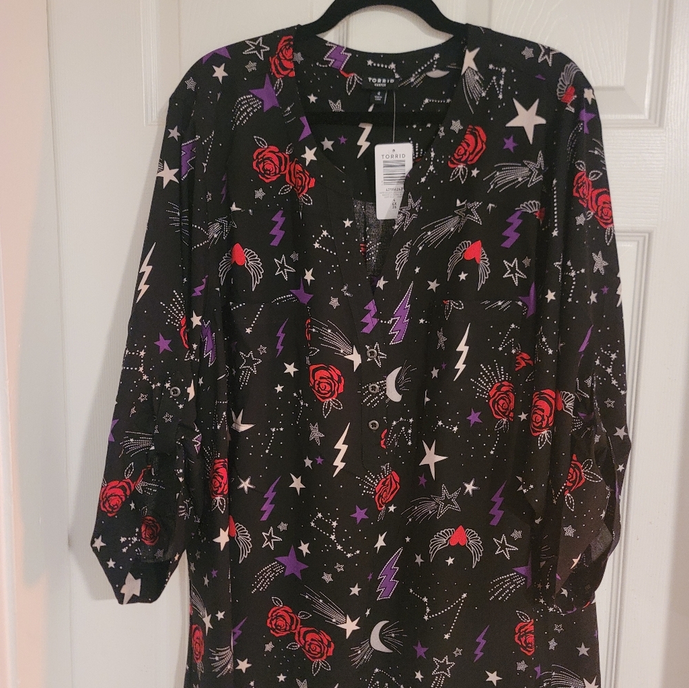 Torrid NWT Size 4 Harper Challis with 3/4 Sleeve & Purple/Red Celestial Design - Picture 4 of 4